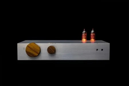 The Billie amplifier is a hybrid tube amplifier featuring bluetooth, hi res DAC and phono stage.