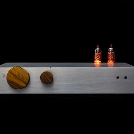 The Billie amplifier is a hybrid tube amplifier featuring bluetooth, hi res DAC and phono stage.