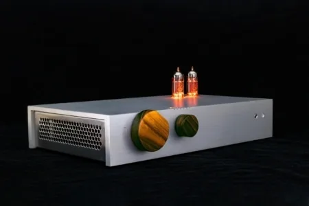 The Billie amplifier is a hybrid tube amplifier featuring bluetooth, hi res DAC and phono stage.