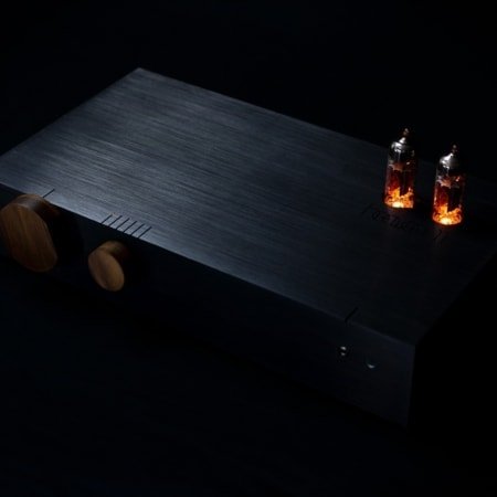 Billie Amp in Brushed Black